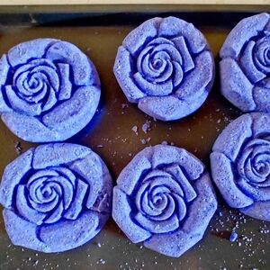 Jumbo rose soaps Or Bathbombs